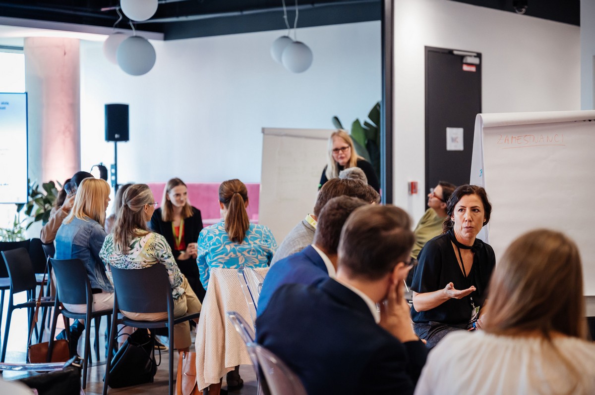 AmCham_The_Festival_of_future_second_day-The_Spot__300.jpg