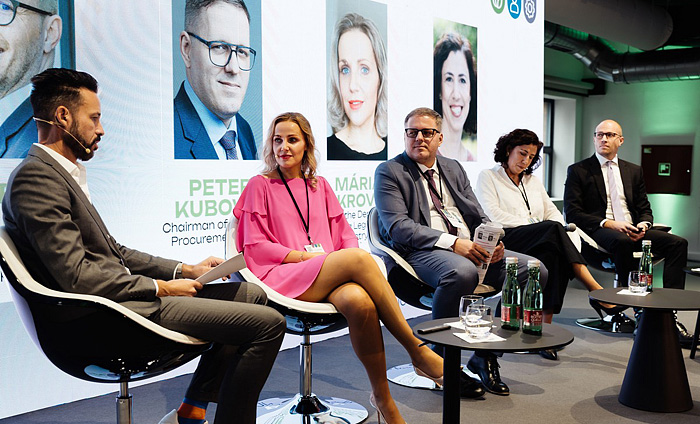 amcham_esg_in_transiton_091.tBO8.jpg